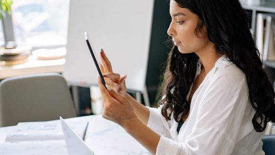 Rynek przełamuje stereotyp - aż 51% inwestorów to kobiety.  Najnowsze dane z aplikacji WealthSeed.