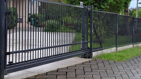 Samodzielny montaż bramy wjazdowej – to prostsze niż myślisz