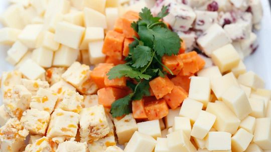 Ser żółty bez laktozy – hasło reklamowe czy prawdziwa informacja?