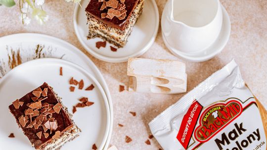 Sernik na makowym cieście - idealnie sprawdzi się na Wielkanocnym stole