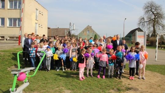 Siłownia plenerowa w Błotnie już służy mieszkańcom