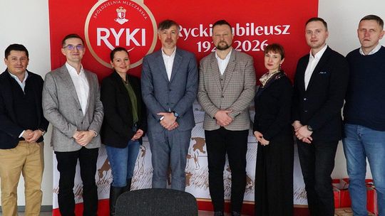 SM Ryki stawia na zielone technologie. Wiceminister Klimatu i Środowiska z wizytą w zakładzie