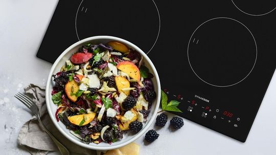 Smak lata pod gołym niebem – jak urządzić letnią kuchnię w 2026 roku?