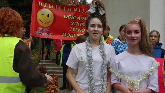 SP MODLIMOWO ŚWIECI PRZYKŁADEM - ODBLASKOWY MARSZ !