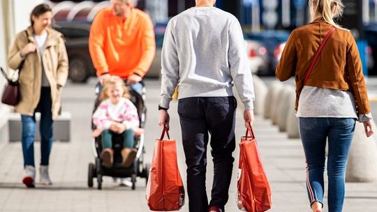 Spada dynamika wzrostu cen. Jednak to nie oznacza, że w sklepach jest taniej