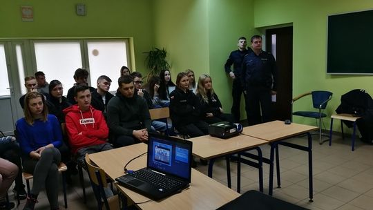 Spotkanie policjantów z uczniami szkół średnich