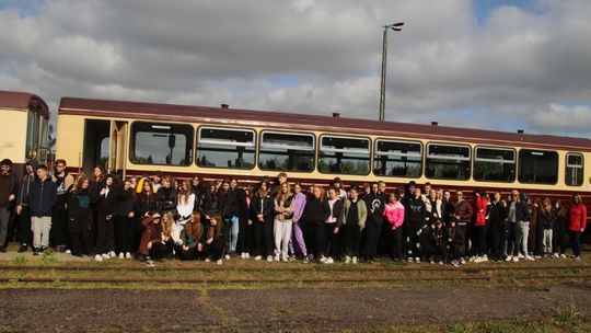 „Sprzątanie Świata” – wspólna akcja leśników, kolejarzy i uczniów z Gryfic