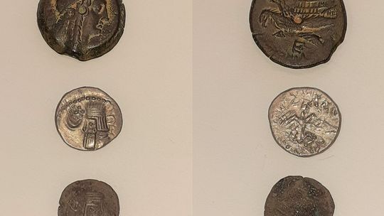 Starożytne monety w przesyłce pocztowej