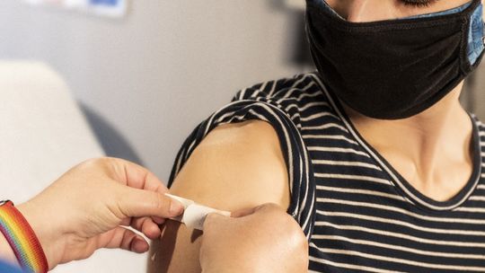 Start sezonu szczepień! Szczepionki przeciwko grypie już w aptekach. Kto otrzyma refundację?