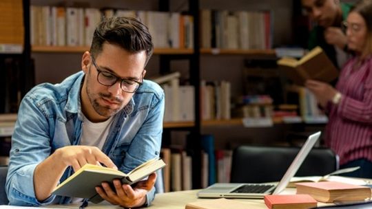 Studia magisterskie a rynek pracy – które kierunki są obecnie najbardziej perspektywiczne?