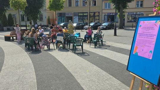 Światowe Święto Dziergania na Gryfickim Placu Zwycięstwa