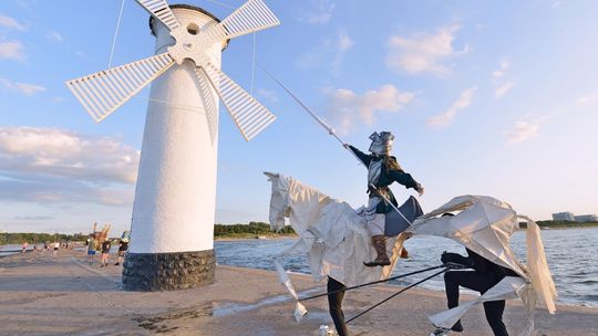 ŚWINOUJSKI WIATRAK ZAATAKOWANY  PRZEZ DON KICHOTA!