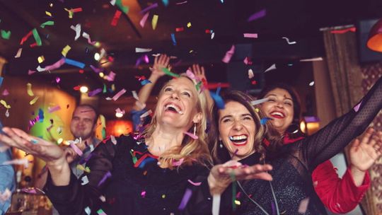 Sylwester w domu – inspiracje dla pary i dla rodziny z przyjaciółmi