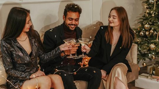 Sylwester z przyjaciółmi – 5 pomysłów na szampańską zabawę!