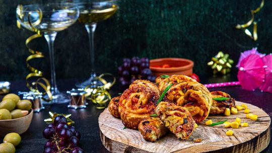 Sylwestrowe przekąski, które zrobisz w mniej niż 25 minut – inspiracje z całego świata