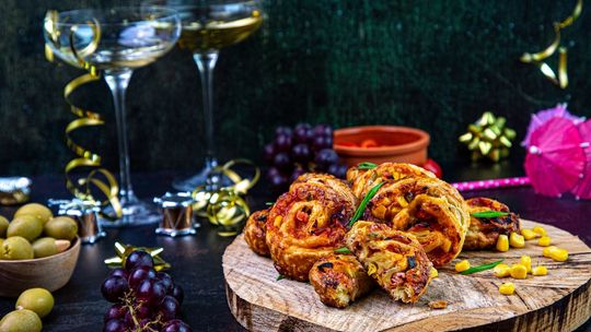 Sylwestrowe przekąski, które zrobisz w mniej niż 25 minut – inspiracje z całego świata