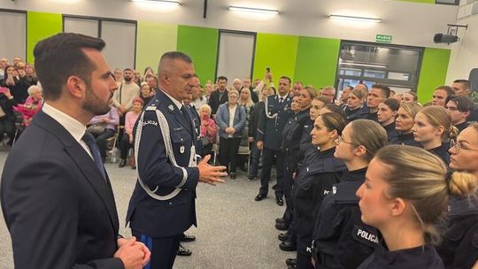 SZEREGI ZACHODNIOPOMORSKIEJ POLICJI ZASILIŁO DZISIAJ 45 NOWYCH POLICJANTÓW