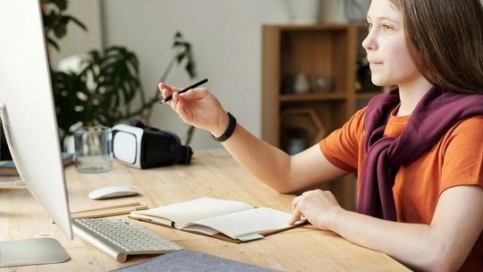 Szkoła pod presją. Czy technologia uratuje dzieci, zanim zawiedzie system?