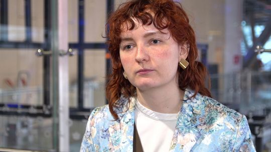 Sztuczna inteligencja napędza innowacje, ale pochłania ogromne ilości prądu. Rośnie potrzeba bardziej energooszczędnych rozwiązań