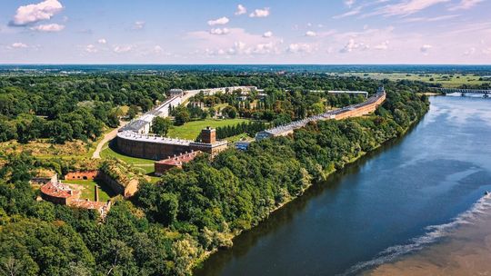 Tam, gdzie historia łączy się z naturą - TrekTours i Columbia zapraszają na rajd pieszy w Modlinie