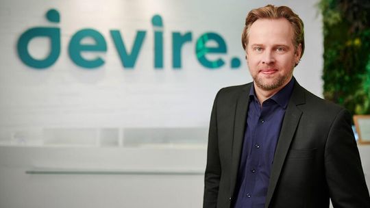 Technologiczny sprint wypływa na rynek pracy. Firmy i pracownicy łapią zadyszkę