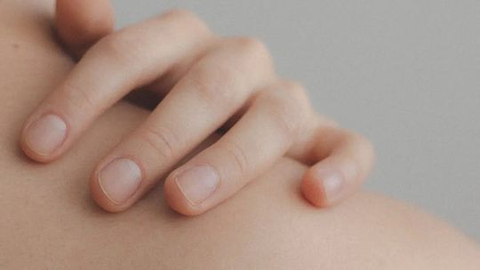 Twoje ubrania mogą szkodzić skórze. Jak tego uniknąć?