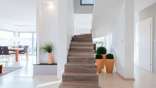 Tynki cementowo-wapienne wciąż na topie. Sprawdź, dlaczego inwestorzy je wybierają