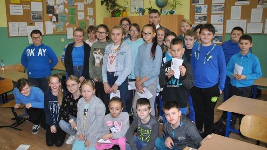 Uczniowie ze Szkoły Podstawowej w Mechowie świętują Międzynarodowy Dzień Praw Dziecka wspólnie z UNICEF
