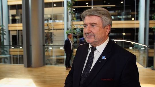 UE rozszerza pomoc dla pracowników zagrożonych zwolnieniami. Europosłowie ostrzegają przed ryzykiem rosnących upadłości firm