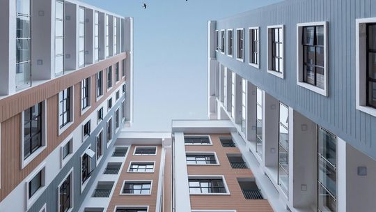 Układ, akustyka i koszty utrzymania. Trzy parametry, które realnie decydują o komforcie mieszkania