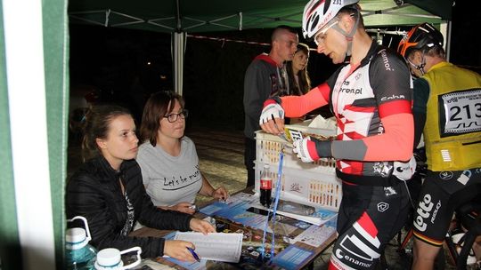 Ultramaraton kolarski Bałtyk - Bieszczady Tour – punkt kontrolny w Płotach