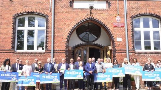 Umowy podpisane: 17 Ekopracowni za ponad milion złotych