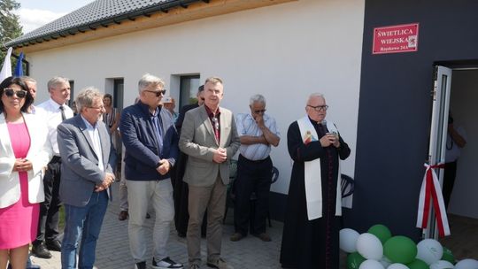 Uroczyste oddanie do użytku nowej świetlicy wiejskiej w Rzęskowie