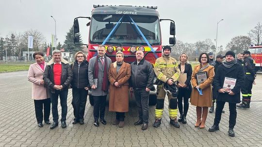 Uroczystość wprowadzenia nowego samochodu strażackiego w Gminie Gryfice