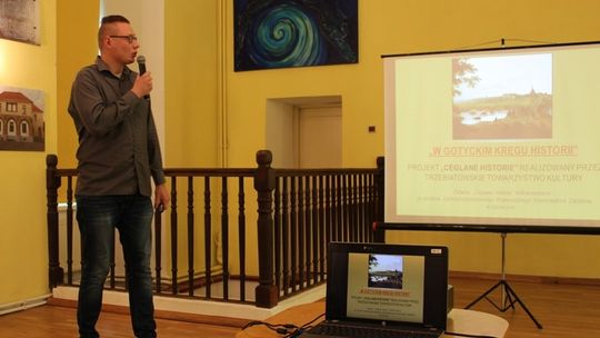 „W gotyckim kręgu historii”