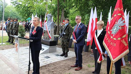 W Gryficach odsłonięto pomnik gen. Władysława Andersa