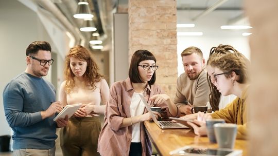 W jaki sposób zredukować lęk pracowników i zwiększyć ich bezpieczeństwo w miejscu pracy? 