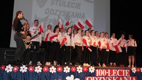 W Kapitolu koncert pieśni patriotycznych na 100-lecie odzyskania niepodległości przez Polskę w wykonaniu uczniów „Chrobrego”