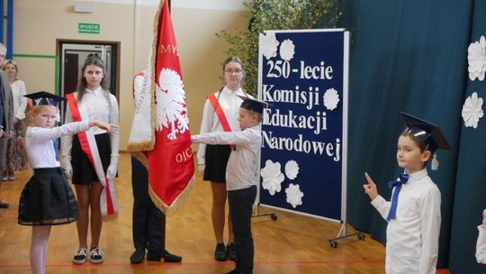 W Modlimowie akademia z okazji Dnia Edukacji i ślubowanie pierwszoklasistów