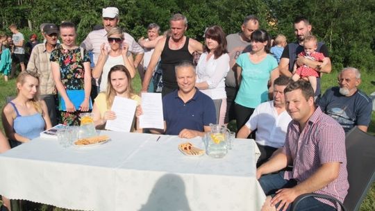 W Olchowie nad jeziorem powstaje pomost