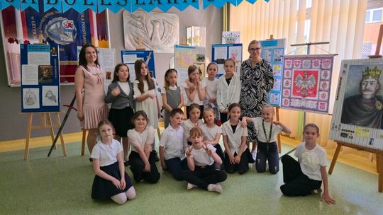 W Szkole Podstawowej nr 3 w Gryficach uczcili ważną historyczną rocznicę