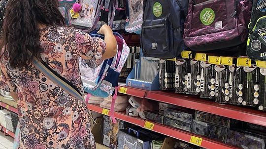 W tym tygodniu lepiej omijać dyskonty i hipermarkety. Polacy wyruszą na ostatnie zakupy artykułów szkolnych