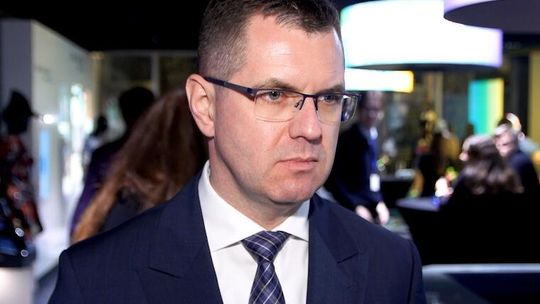 W UE powstaje 12 mln t odpadów tekstylnych rocznie. Artyści przez sztukę chcą promować drugi obieg w modzie