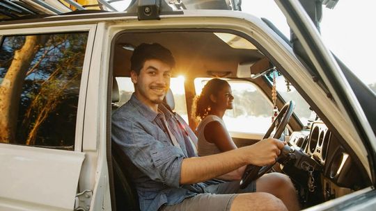 Wakacje czas start – jak spakować się na podróż samochodem?