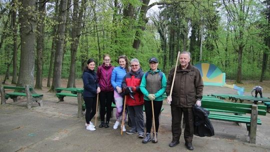 Wędkarze z Płotów sprzątają Regę