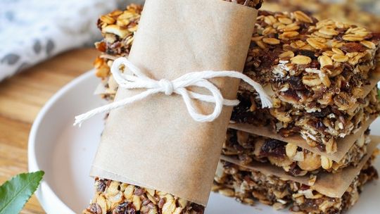 Wegańskie batoniki z siemieniem lnianym i orzechami