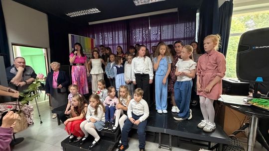Wernisaż w Gryficach połączył młodych artystów, seniorów i absolwentów z sukcesami