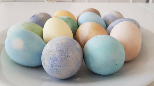 Wielkanoc bez nadmiaru. Polacy coraz rzadziej przesadzają z ilością przygotowywanego jedzenia Wielkanoc bez nadmiaru. Polacy coraz rzadziej przesadzają z ilością przygotowywanego jedzenia