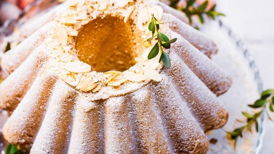 Wielkanocna babka z migdałami i kokosem