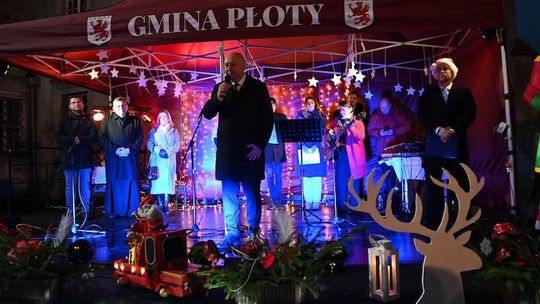 Wigilia Miejska po raz pierwszy na dziedzińcu Nowego Zamku w Płotach